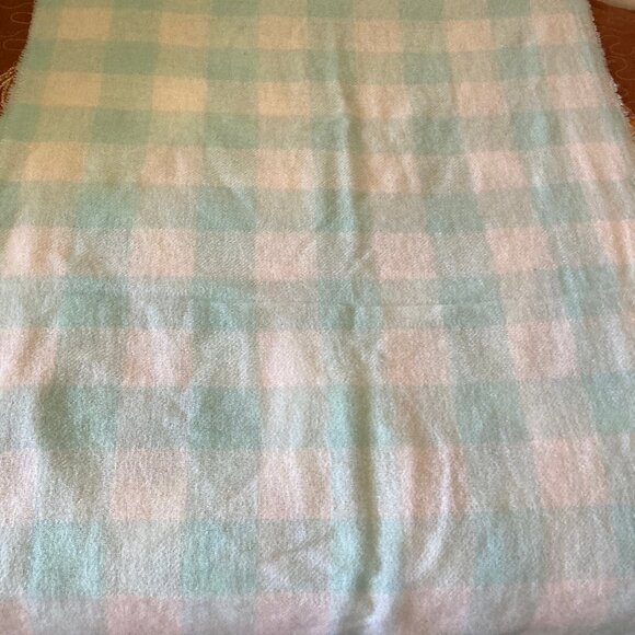 READ Vineyard Vines Sheer Blue White Gingham Check Fringed Cashmere Scarf Wrap - Picture 2 of 6